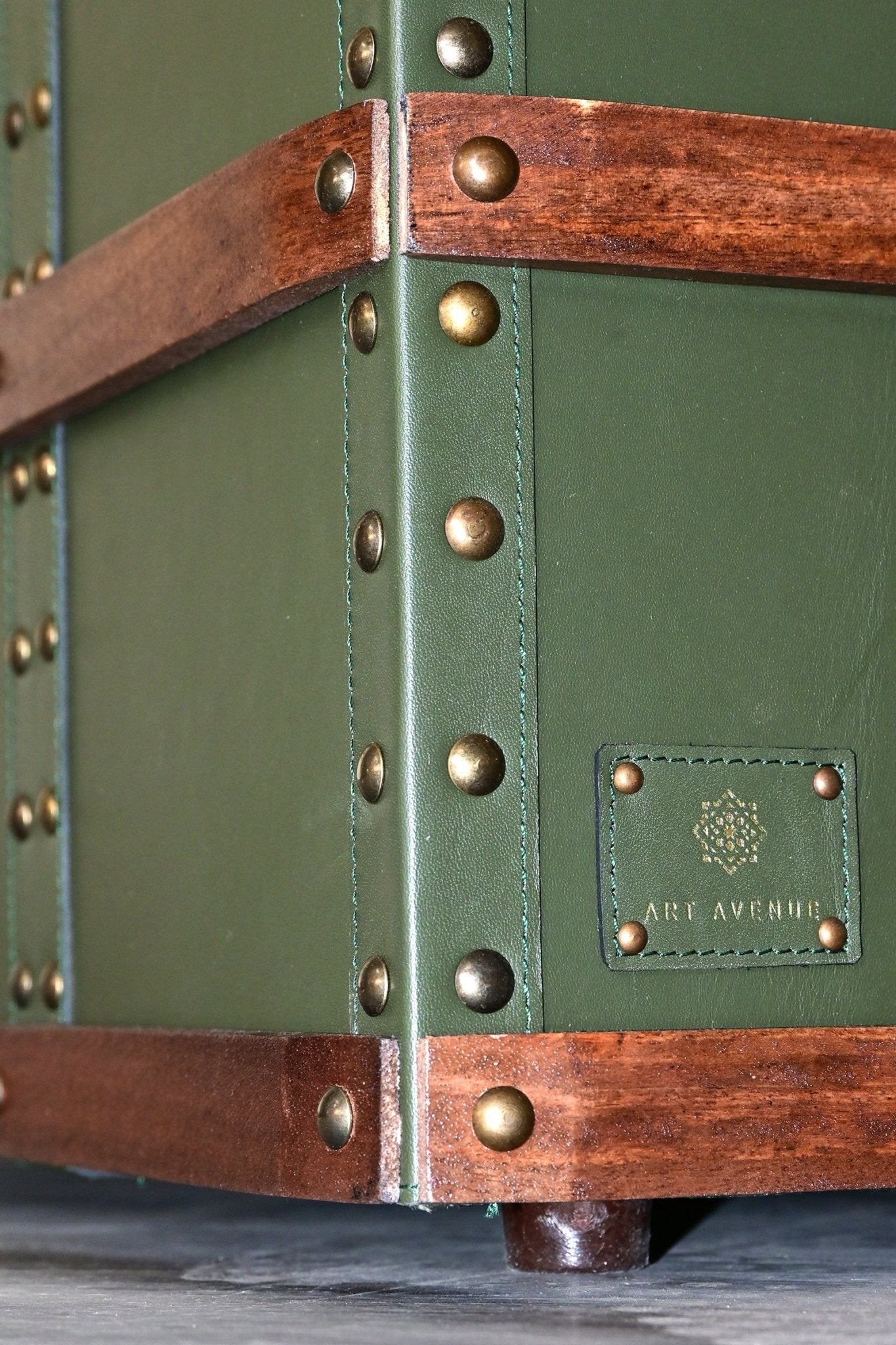 DIVINE - BED END LEATHER TRUNK - ART AVENUE