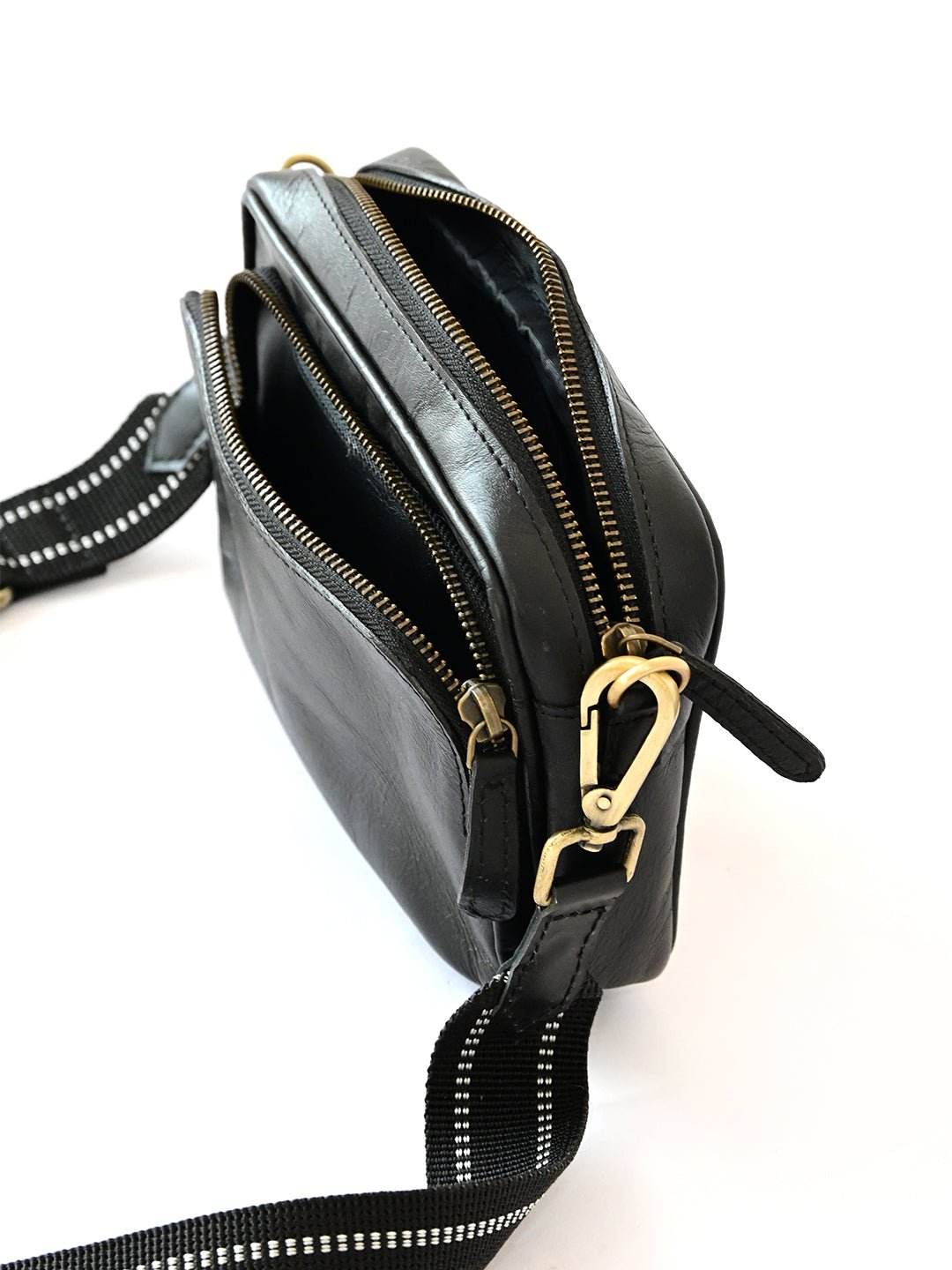 Harisson leather sling bag black hardware detail — Art Avenue