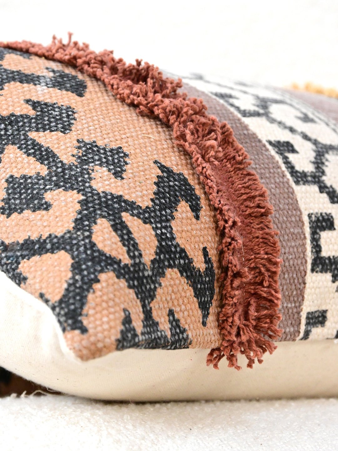ARUM-LUMBAR CUSHION COVER - ART AVENUE