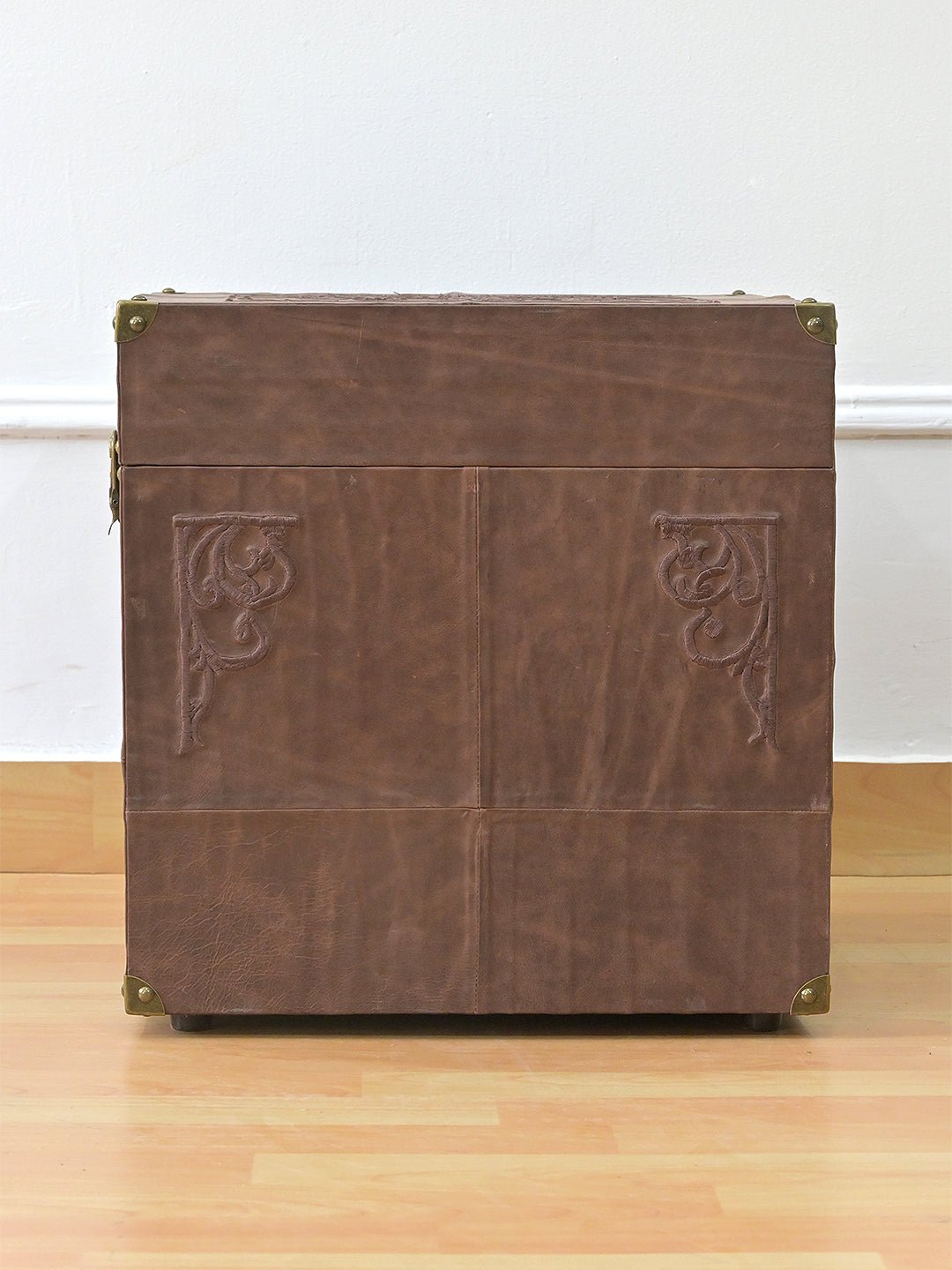 ANEMONE - LEATHER TRUNK - ART AVENUE