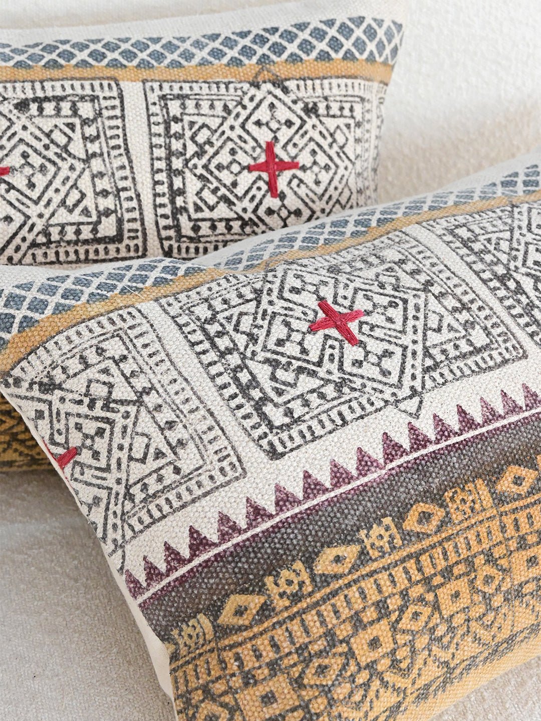 AMYTAL-LUMBAR CUSHION COVER - ART AVENUE