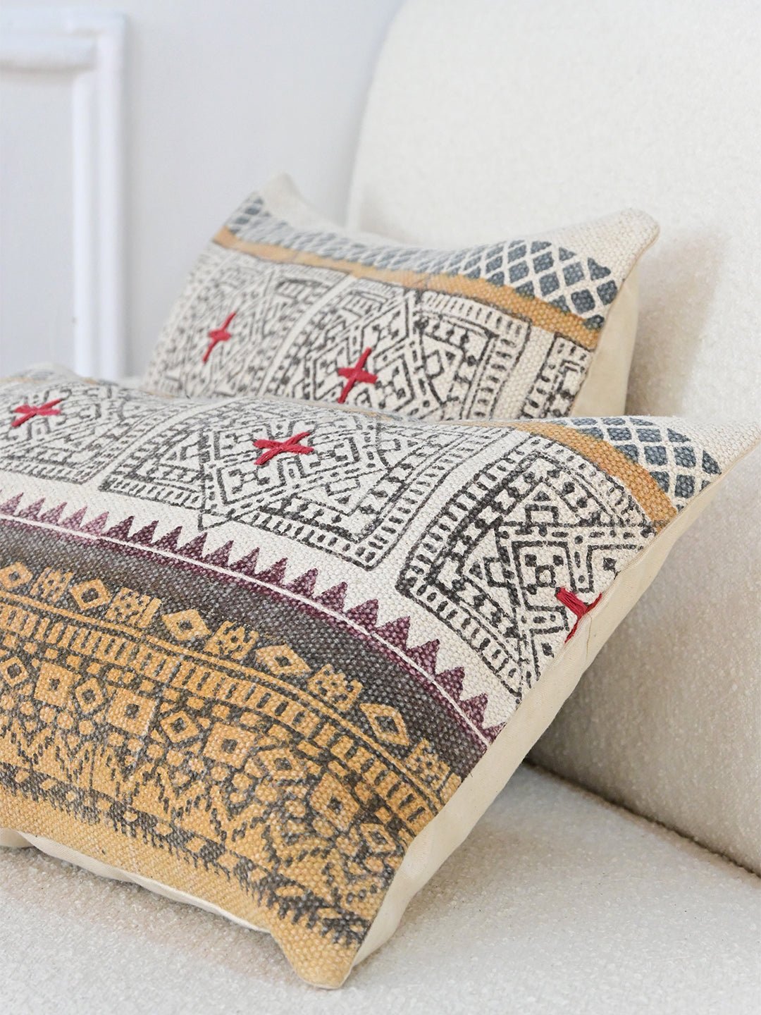 AMYTAL-LUMBAR CUSHION COVER - ART AVENUE