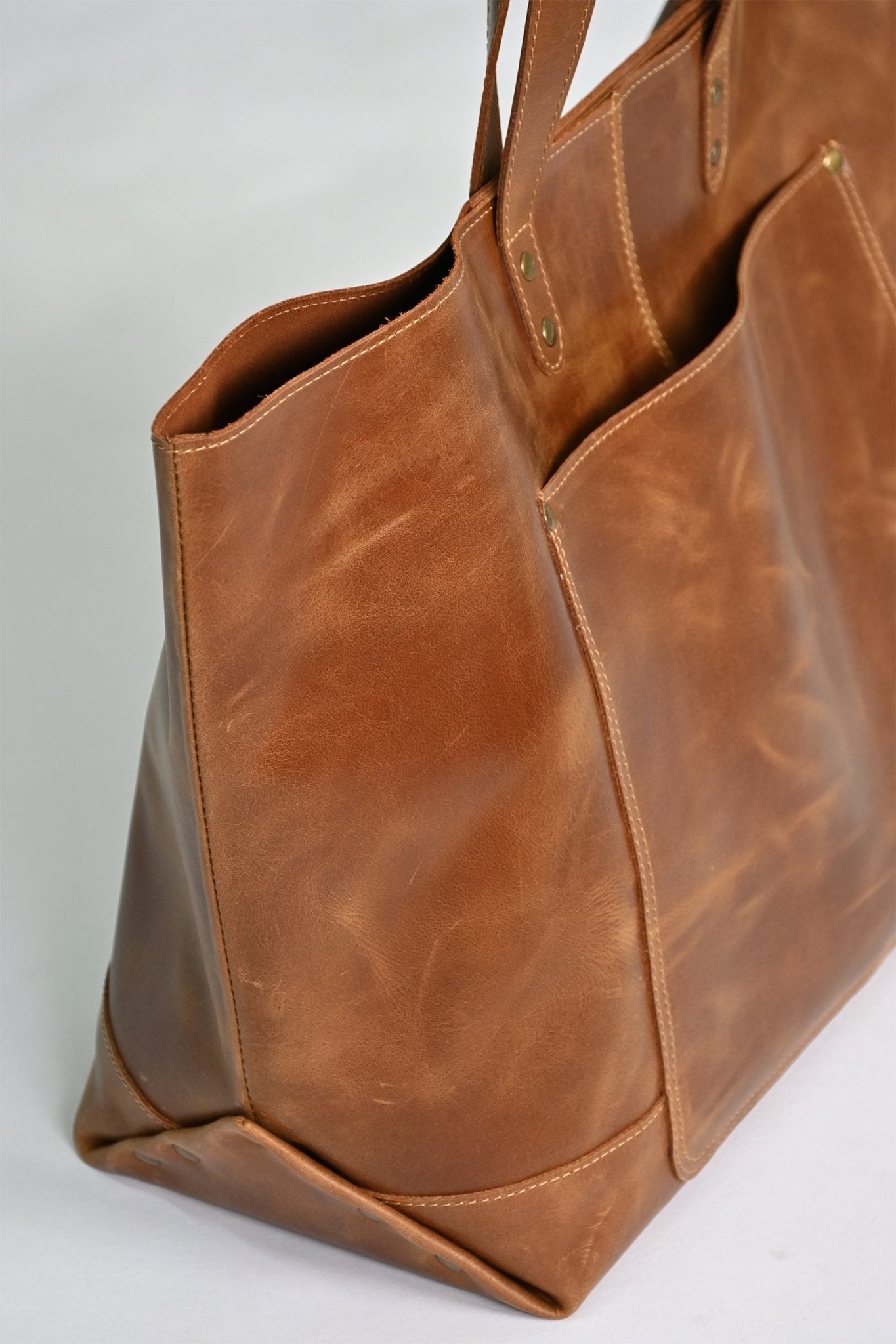 Kelly handbag lifestyle — Art Avenue