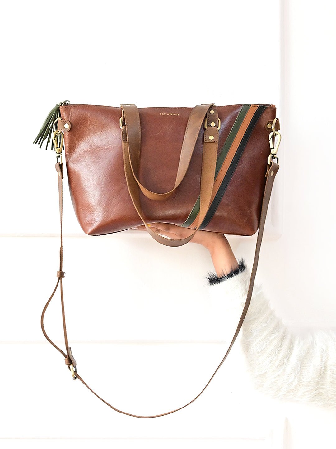 Surrane tote bag on shoulder — Art Avenue