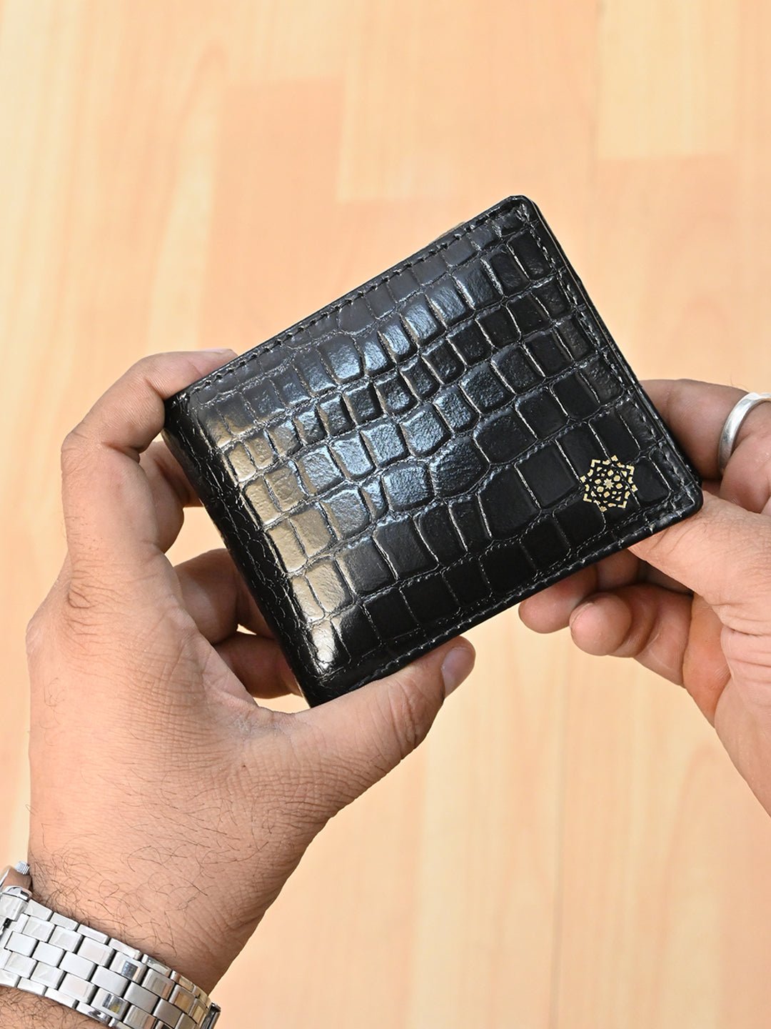 MEN BLACK TEXTURED GENUINE LEATHER WALLET - ART AVENUE