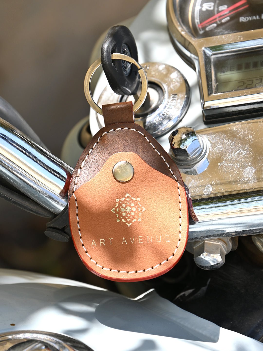 STYLISH LEATHER KEYCHAIN 4 - ART AVENUE