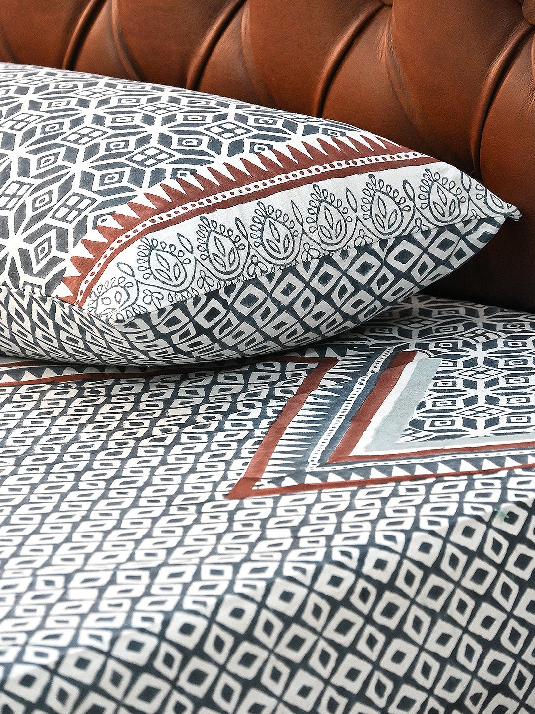 DIAMOND STRING COTTON PRINTED DOUBLE BEDSHEET WITH PILLOW - ART AVENUE