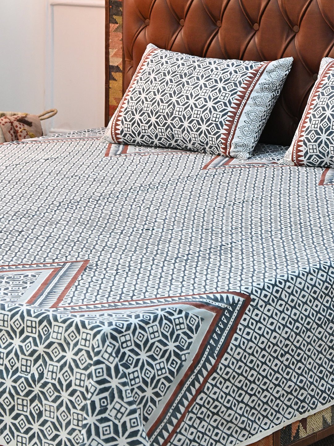DIAMOND STRING COTTON PRINTED DOUBLE BEDSHEET WITH PILLOW - ART AVENUE