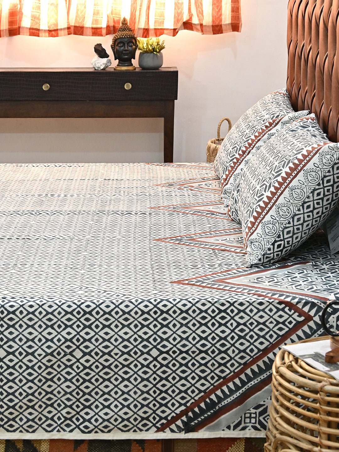 DIAMOND STRING COTTON PRINTED DOUBLE BEDSHEET WITH PILLOW - ART AVENUE