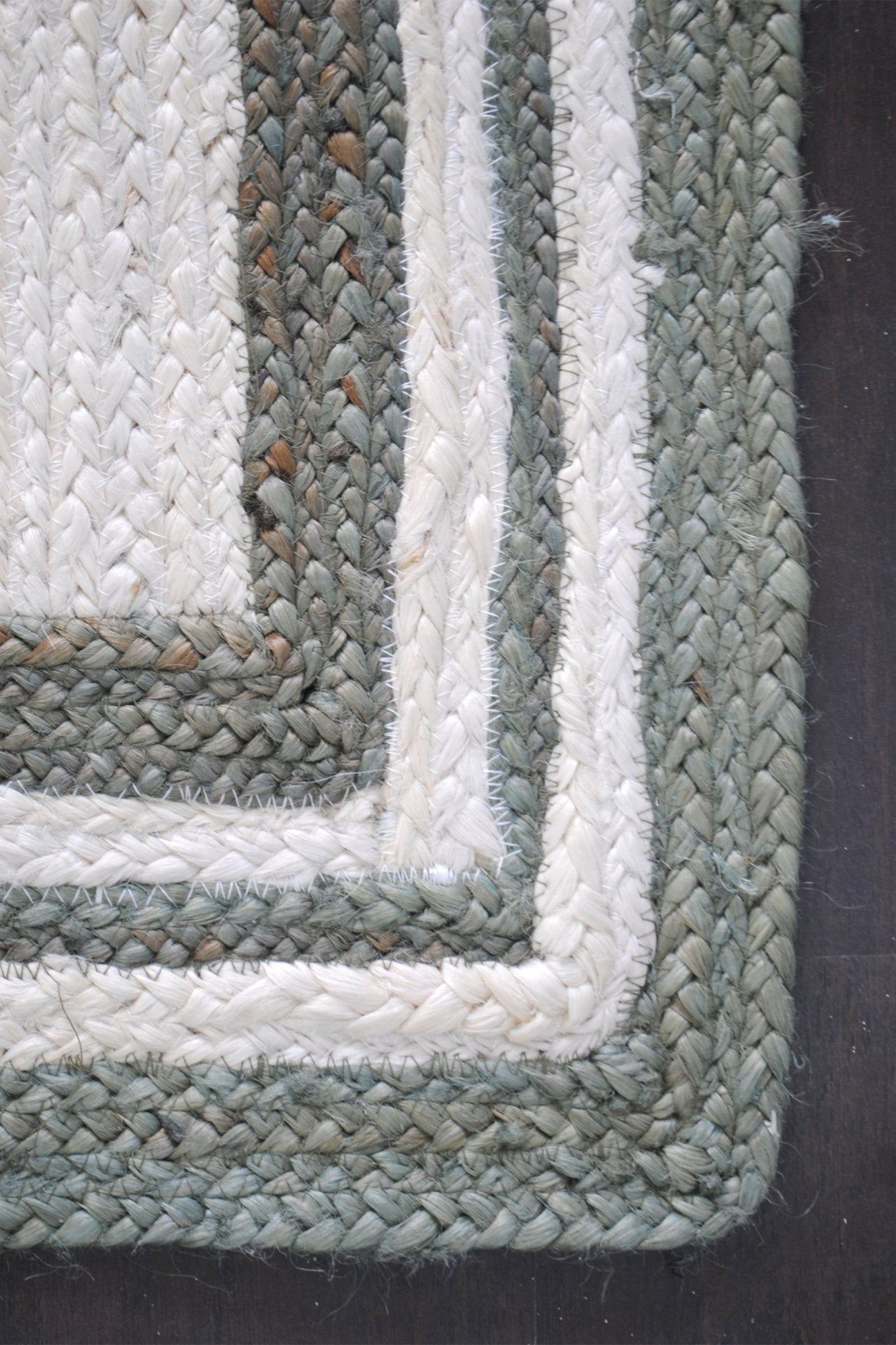 Create braided rug room setting — Art Avenue India