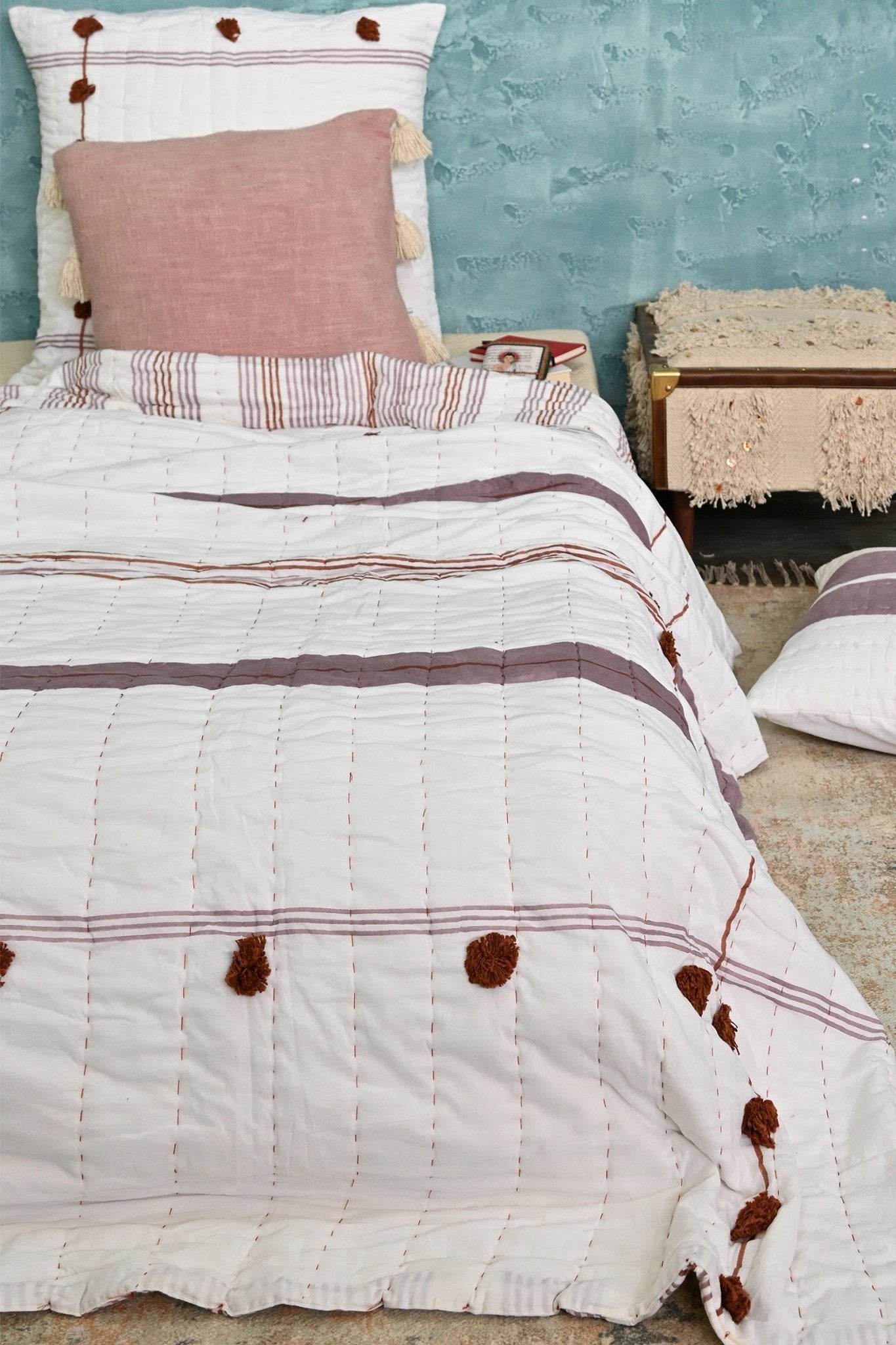 ELIJAH QUILT/RAZAI SET WITH PILLOW COVERS - ART AVENUE