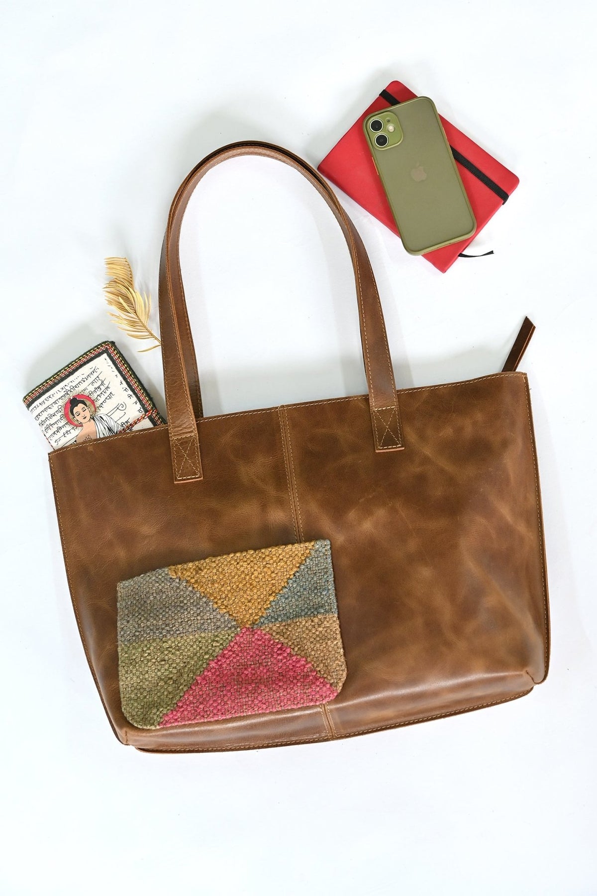 Ezra handbag lifestyle — Art Avenue