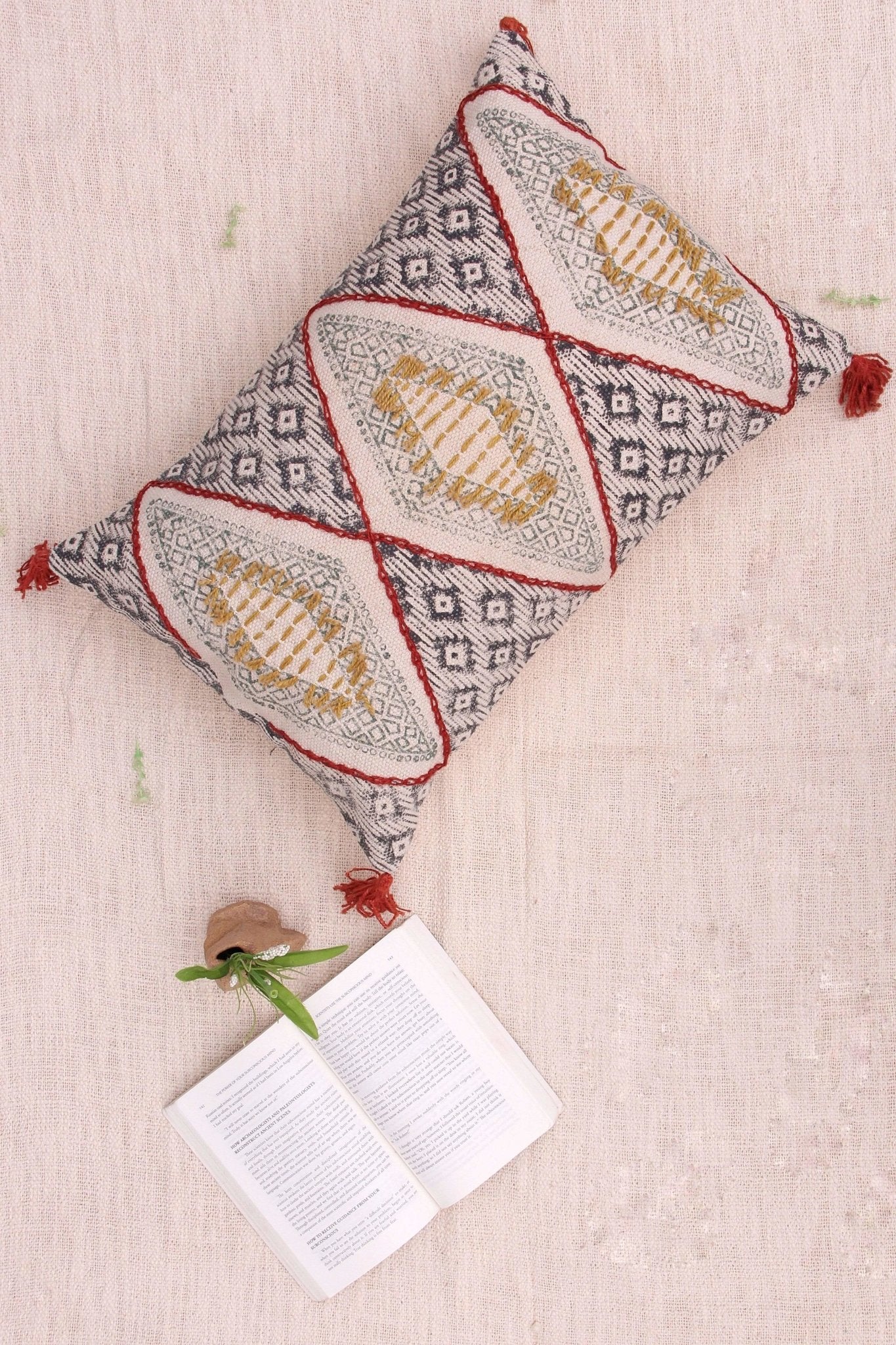 FINE - LUMBAR CUSHION COVER -MULTI - ART AVENUE