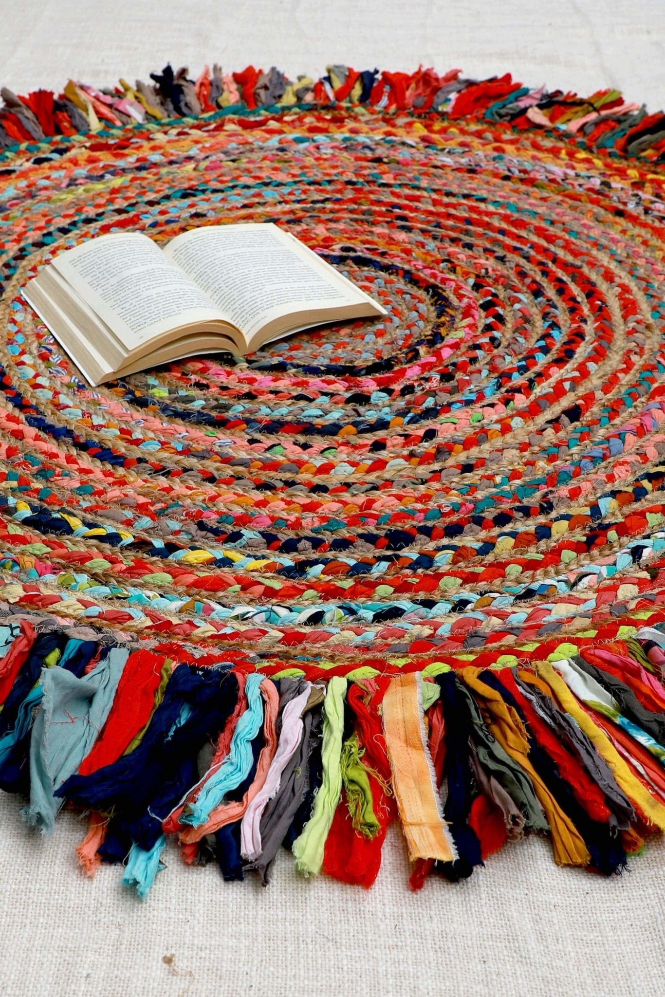 Out braided jute round rug coloured borders — Art Avenue Jaipur