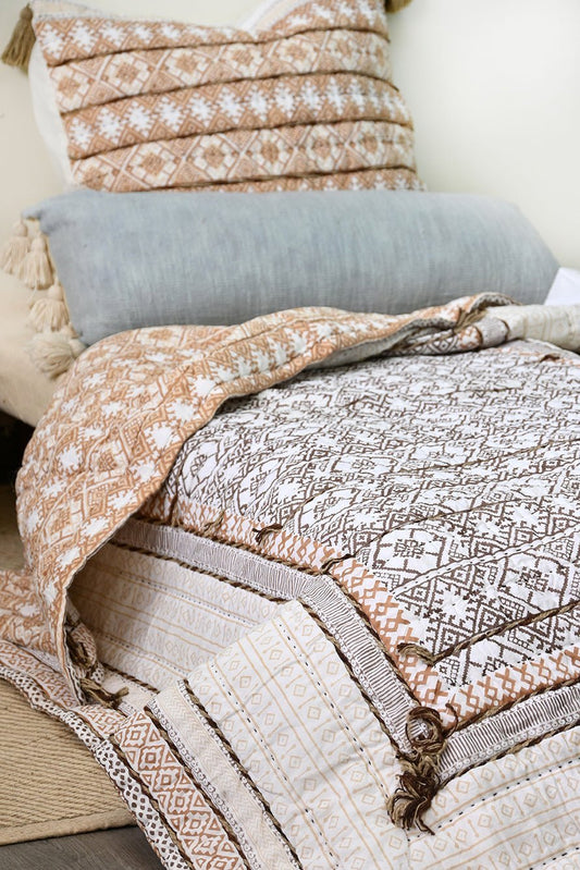 VENEZIA QUILT/RAZAI SET WITH PILLOW COVERS - ART AVENUE