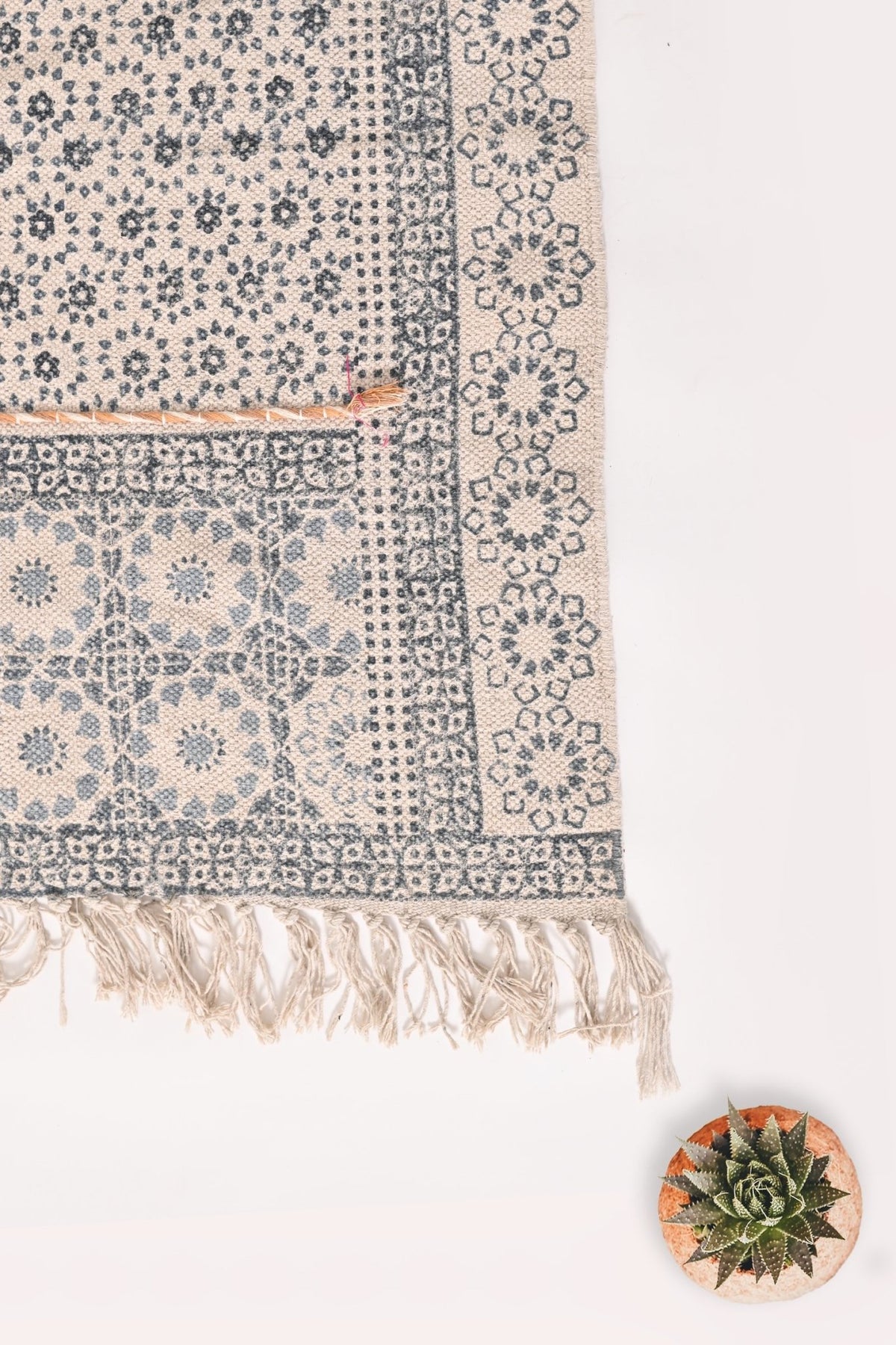 ZENTE -BLOCK PRINTED FLOOR RUNNER - WHITE - ART AVENUE